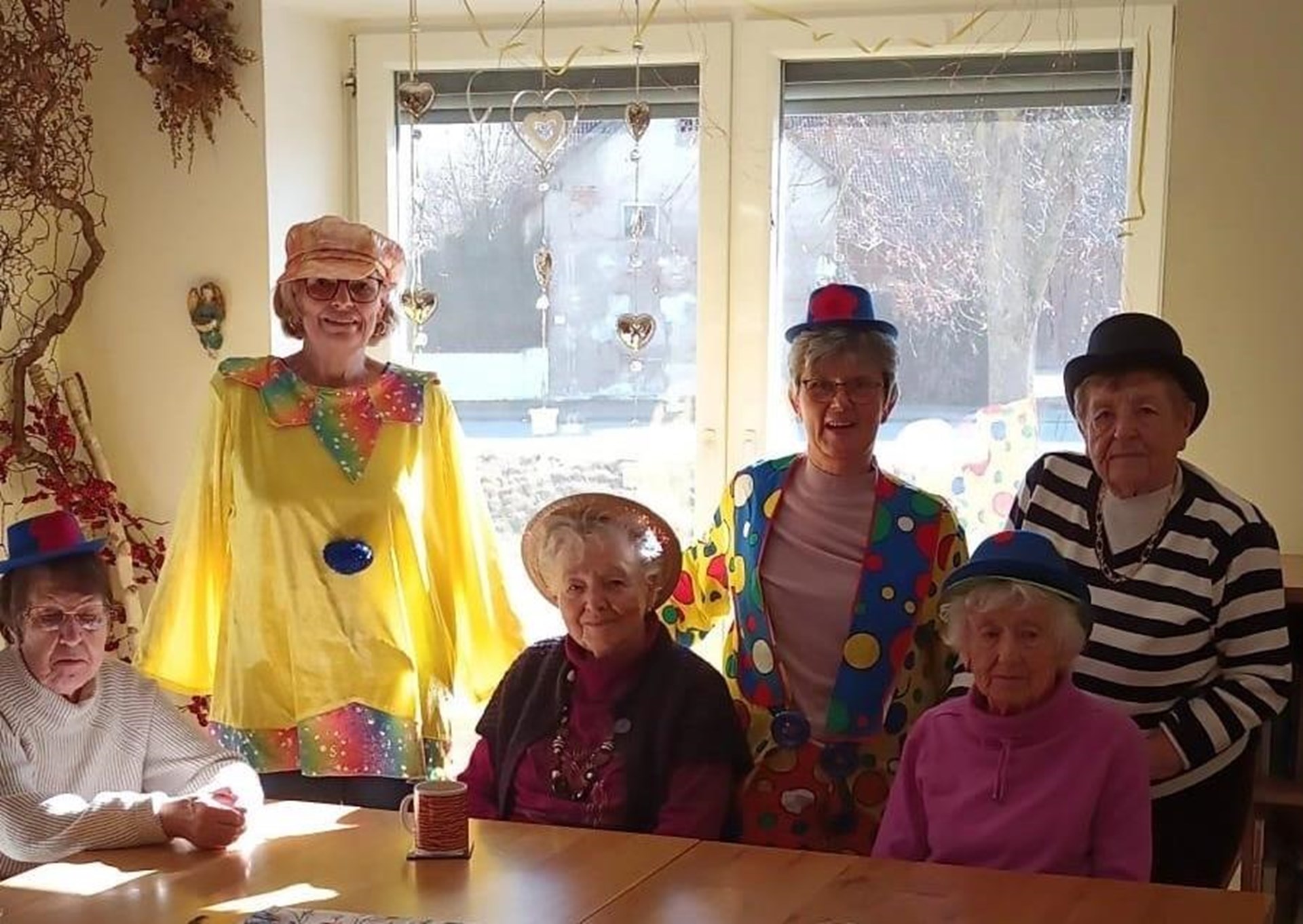 Menschen feiern Fasching